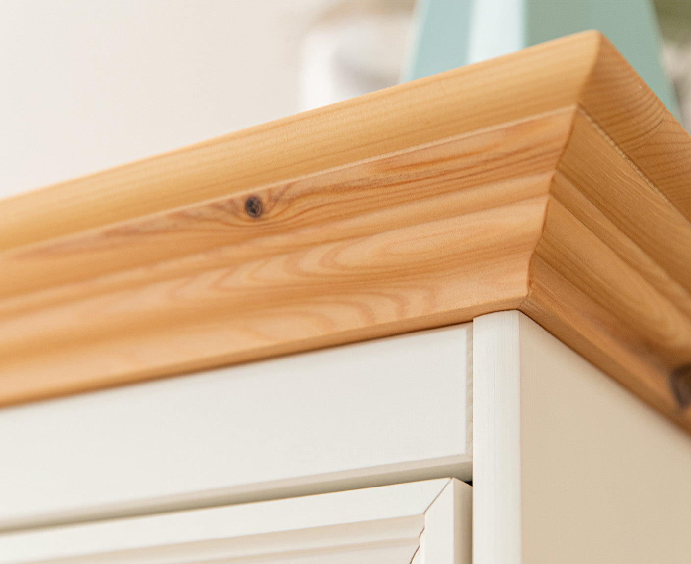Belluno Elegante Nachtkommode Massivholz
