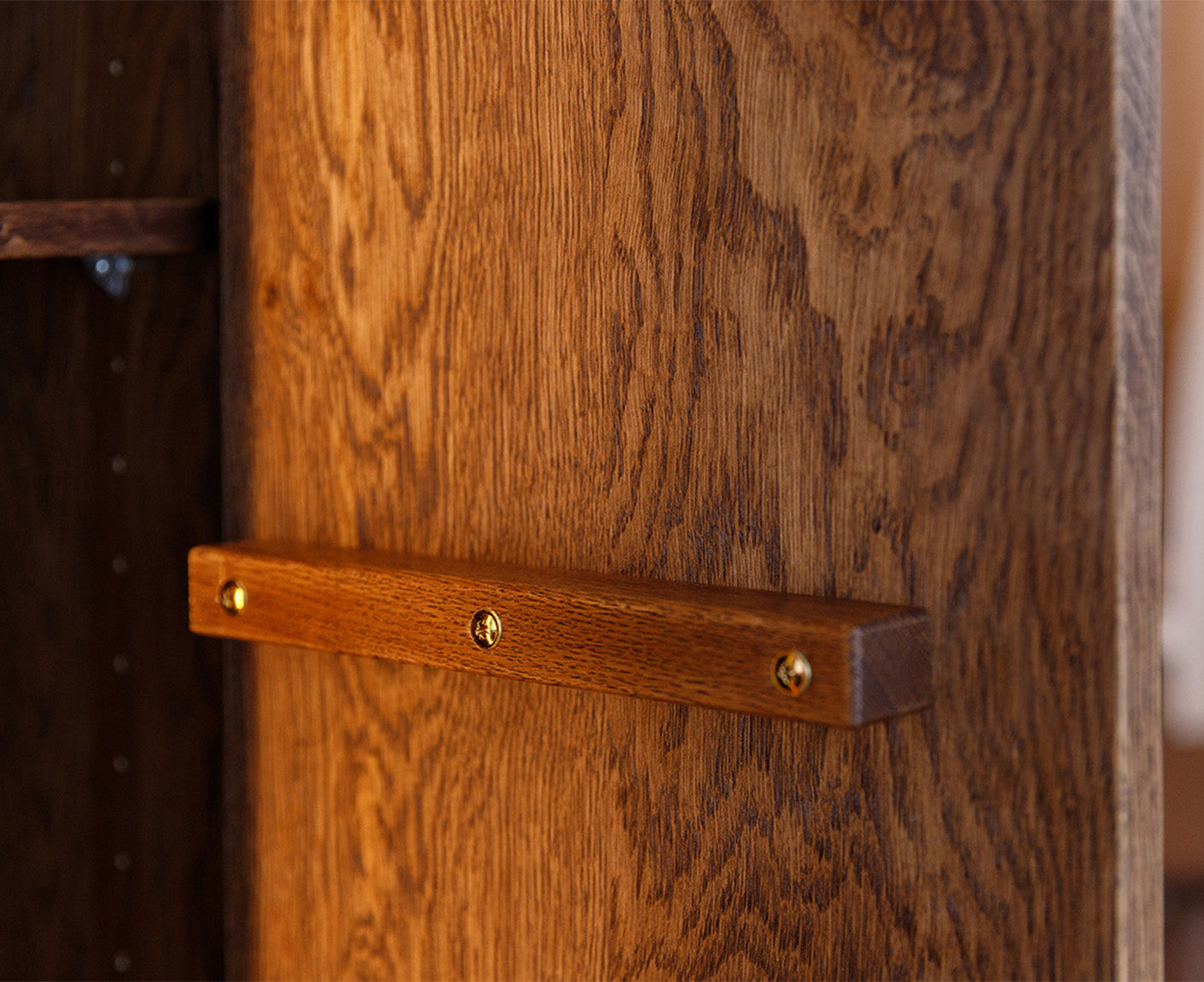 Collodi Highboard 2-türig Massivholz Wildeiche / Tabak geölt, fertig montiert