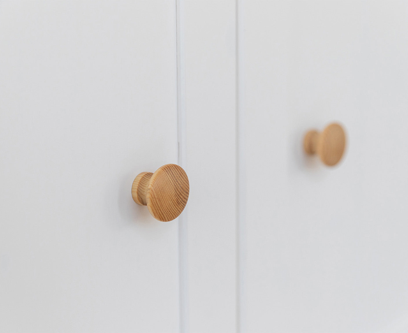 Marone Elite Sideboard 4-türig Massivholz Weiß / Grau