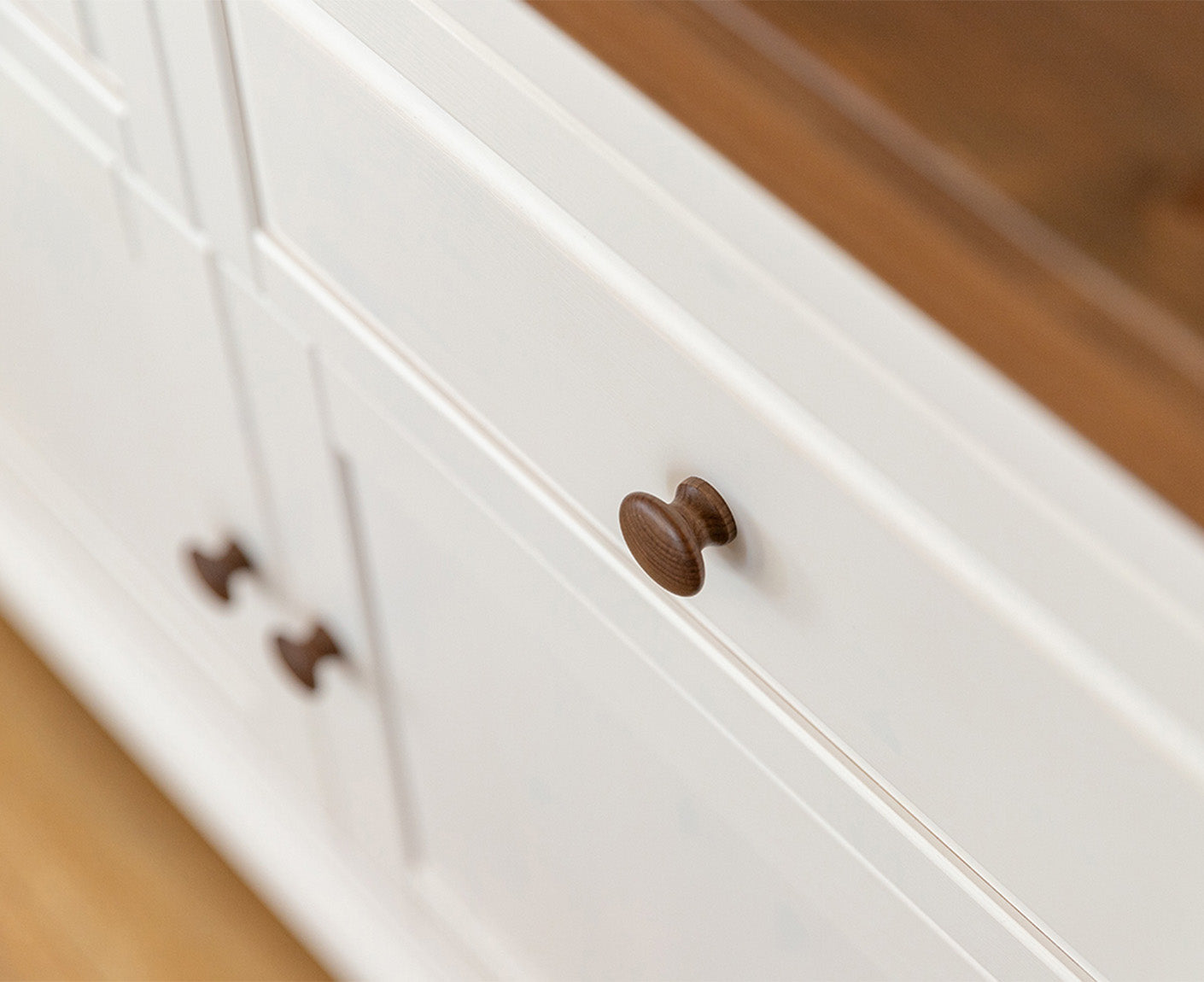 Marone Elite Sideboard 4-türig Massivholz Weiß / Grau