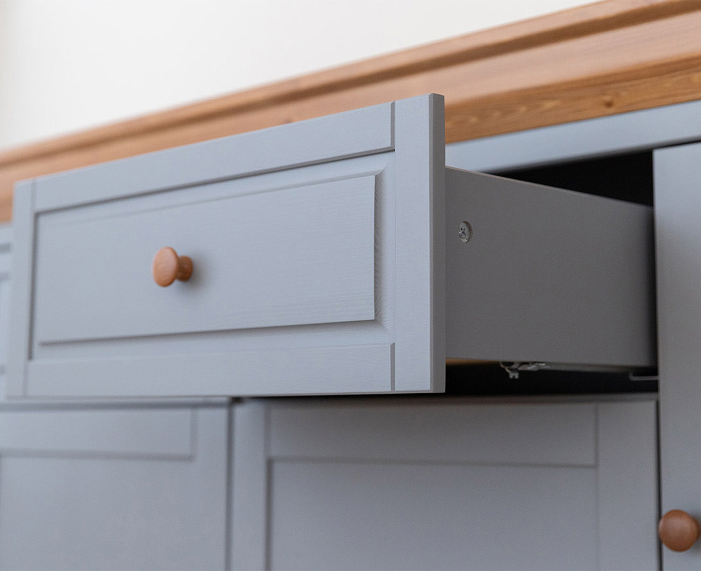Marone Elite Sideboard 4-türig Massivholz Weiß / Grau
