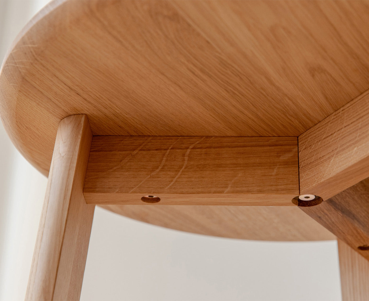 Monty Couchtisch Beistelltisch Ø 51 cm Massivholz geölt