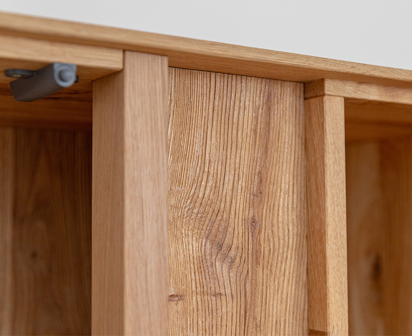Collodi Highboard 2-türig Massivholz Wildeiche / Tabak geölt, fertig montiert