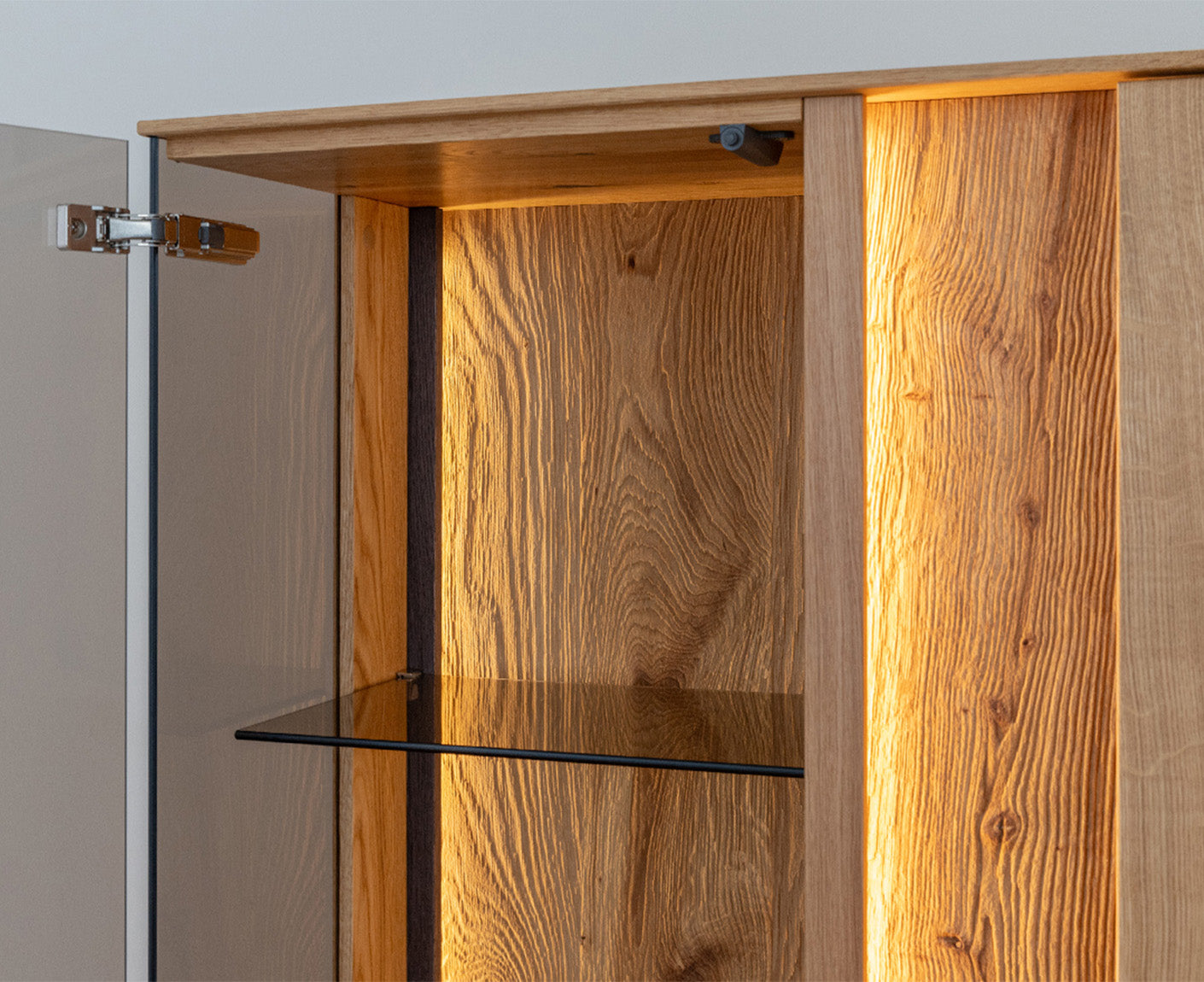 Collodi Highboard 2-türig Massivholz Wildeiche / Tabak geölt, fertig montiert