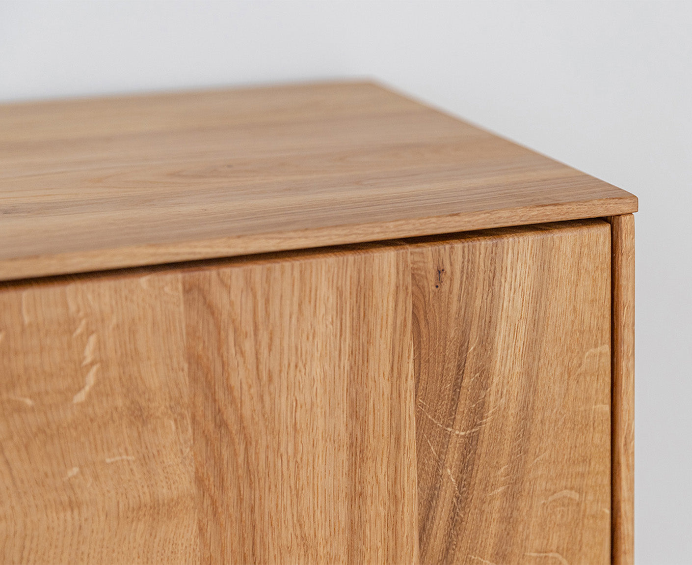 Collodi Sideboard 3-türig Massivholz Wildeiche / Tabak geölt, fertig montiert
