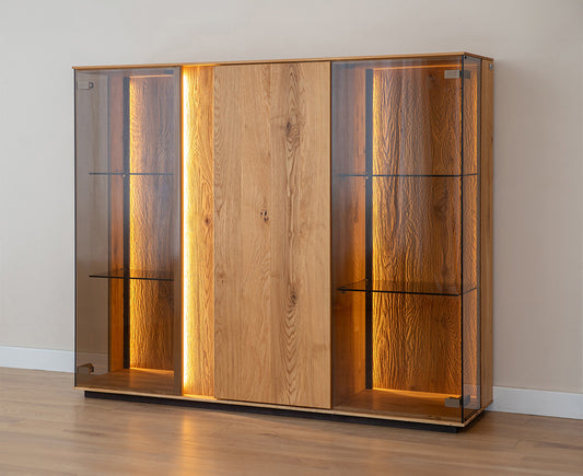 Collodi Sideboard 3-türig Massivholz Wildeiche / Tabak geölt-Glas getönt, fertig montiert