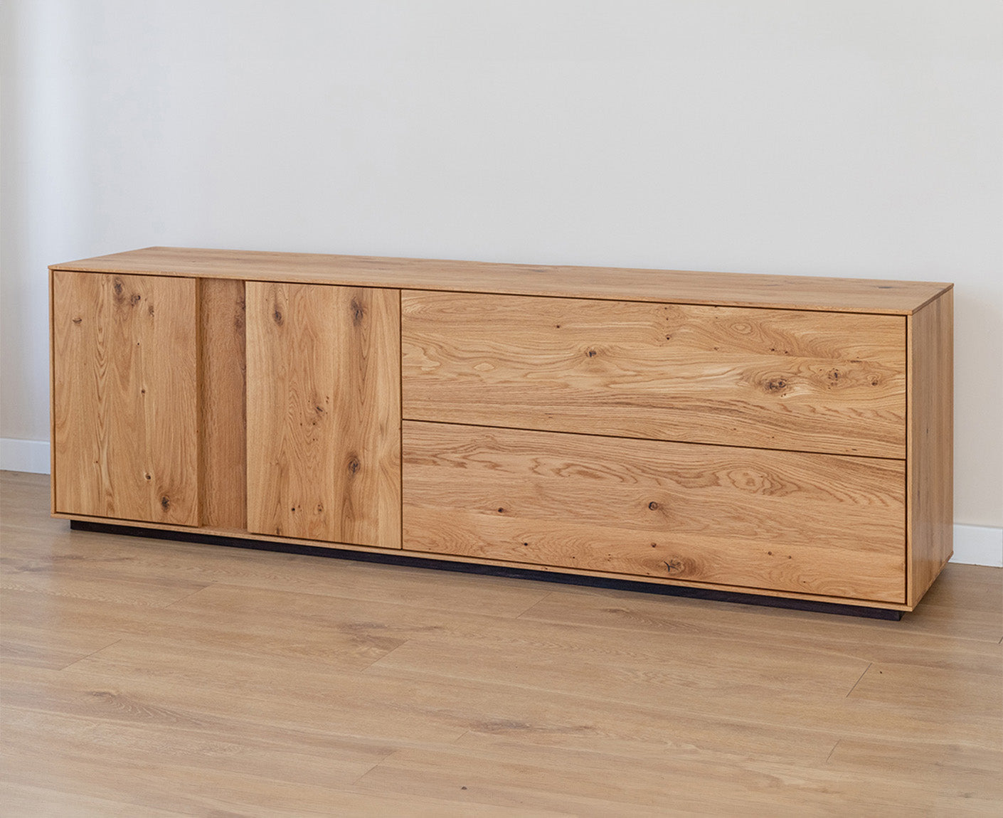 Collodi Lowboard Massivholz Wildeiche / Tabak geölt, fertig montiert