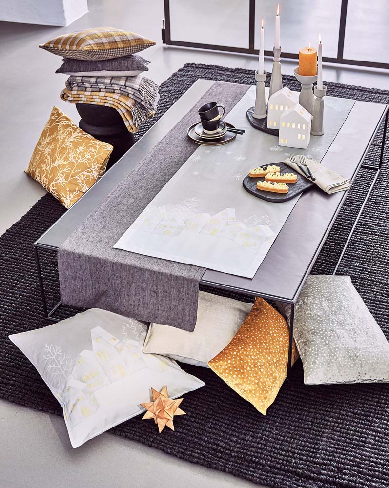 Surat Kissenbezug, Jacquard mit Ästen und Glanzpünktchen, Schwarz