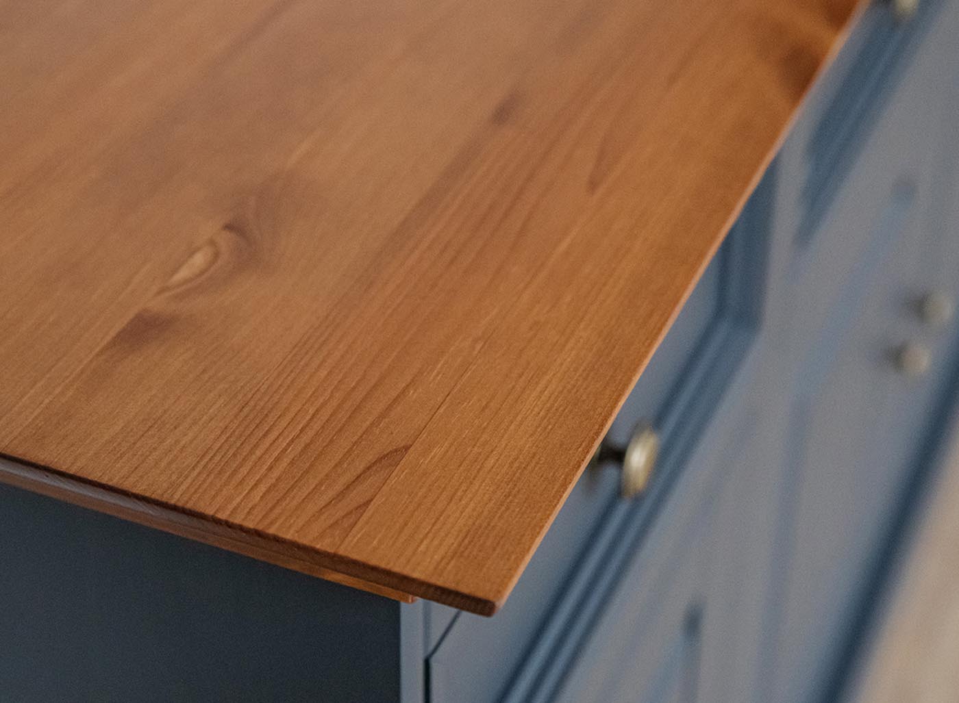 Belluno Elegante Massivholz Sideboard mit 4 Türen Grafit / Eiche