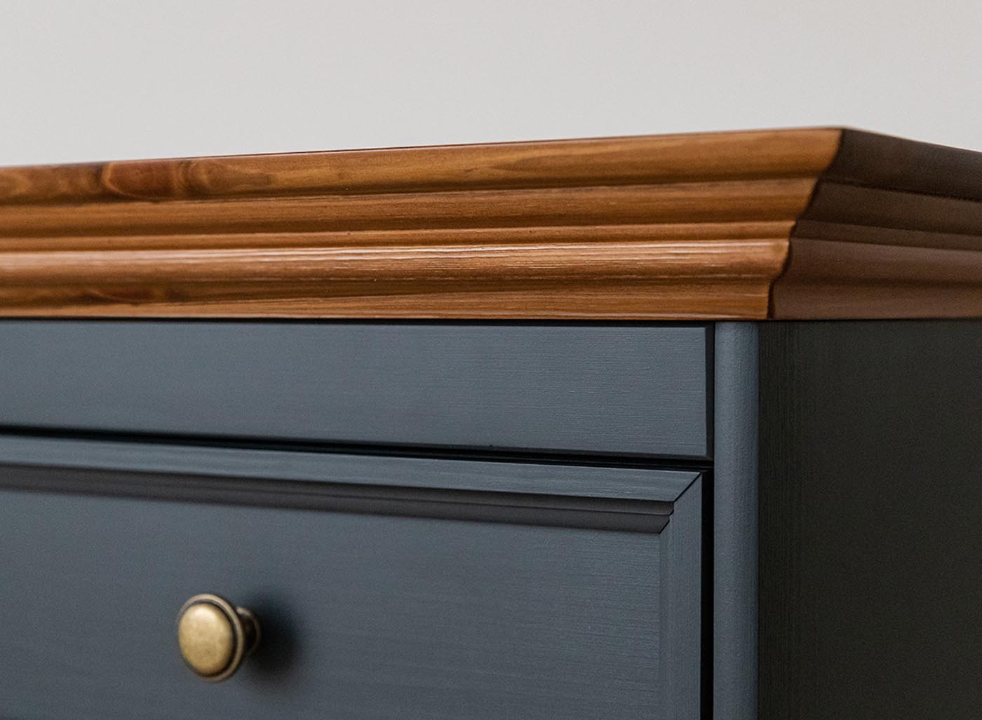 Belluno Elegante Massivholz Sideboard mit 4 Türen Grafit / Eiche