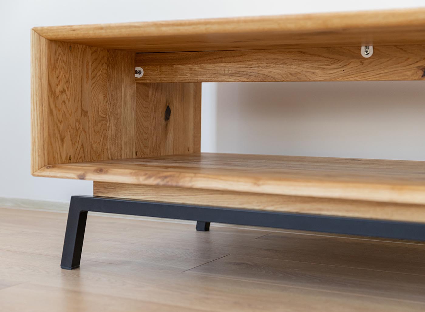 Modern Loft Couchtisch Massivholz Wildeiche geölt