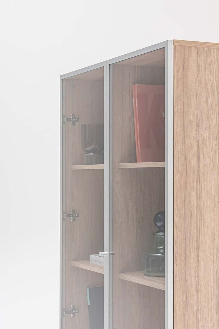 Mito Vitrine 4 OH Robinie/Glas